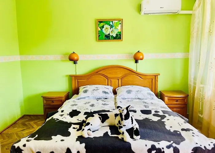 Sunny & Green Apartment