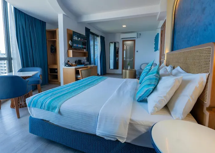 Umet Seaview Hotel With Free Airport Pick Up And Drop T&C Apply