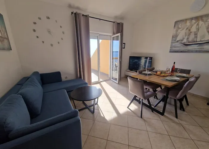 Family Apartments Iris 20M From The Beach, In Mandre