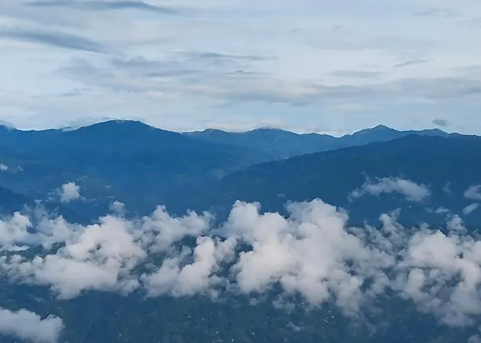 Hotel Sakura Mountain View 5 Mins From Darjeeling Railway Station