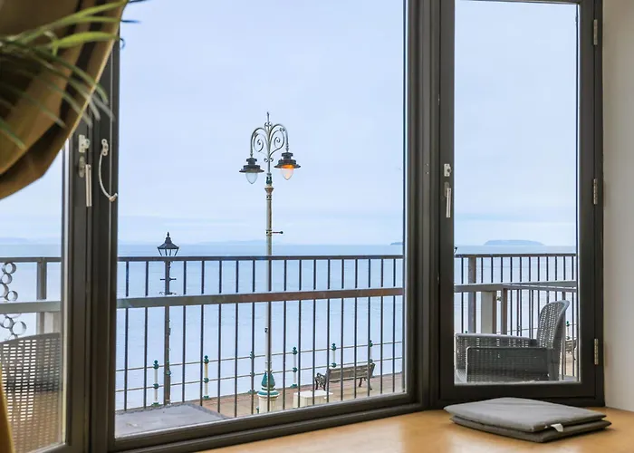 Luxury 1Br Seafront Apartment