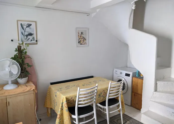 Tiny House 1, 2 Ou 3 Personnes Soeursgrises Beziers Centre Historique Coeur De L'Herault Occitanie, Plus Vieille Ville De France, Chemin De Compostelle A Pied Ou Velo, Passeport Du Pelerin 24H, Petits Dejeuners Et Repas, 300M Du Centre Ville