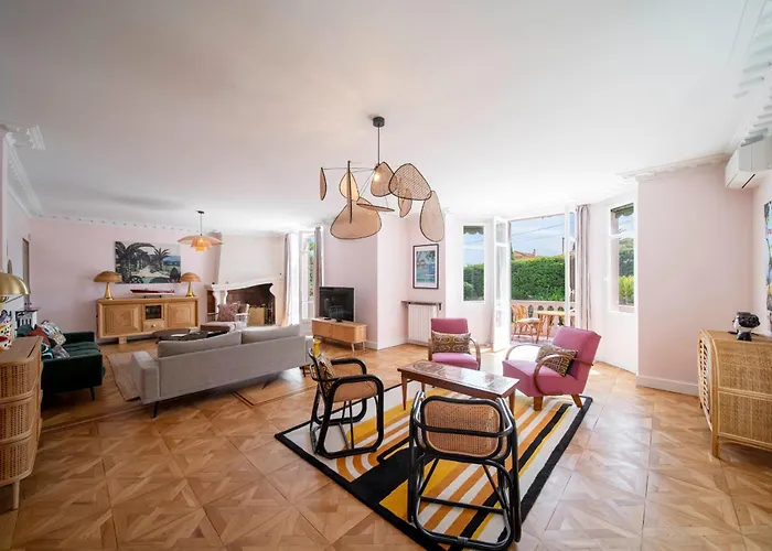 Sumptuous Family Villa With Swimming Pool Within Walking Distance Of Cannes