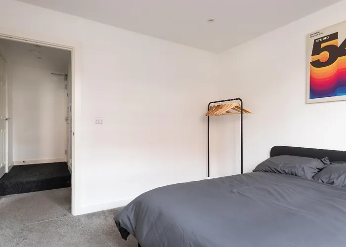Thornhill House By Guestz