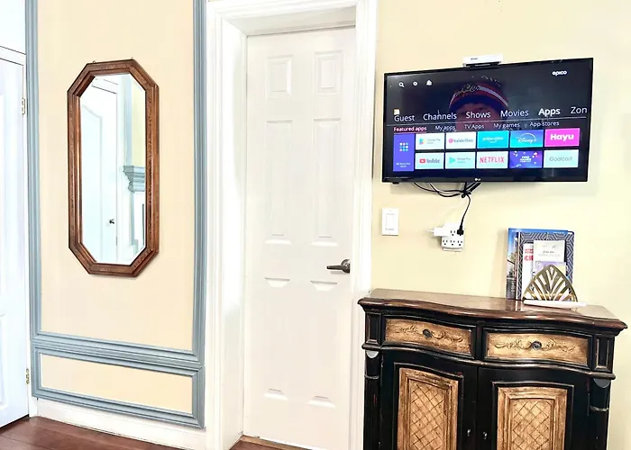 Barker House Suite 2,In The Heart Of Old-Town