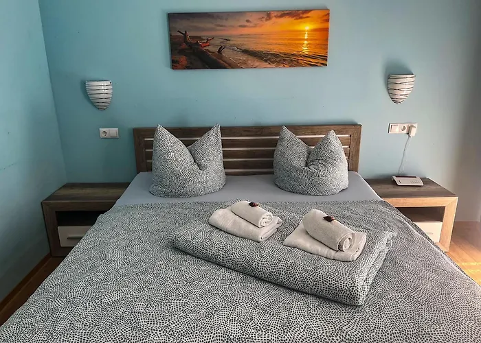 Strandhaus Moenchgut Bed & Breakfast Lobbe