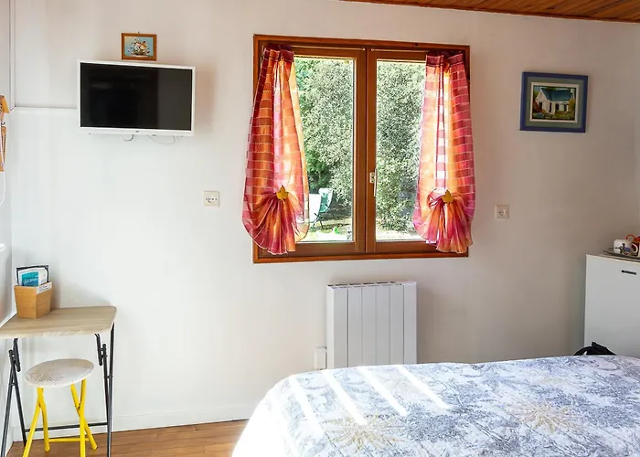 Chambre sous les mimosas 2kms plage