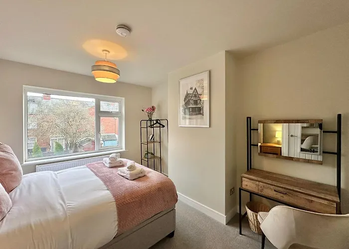 Easy Access - 500M To City - Garden Area