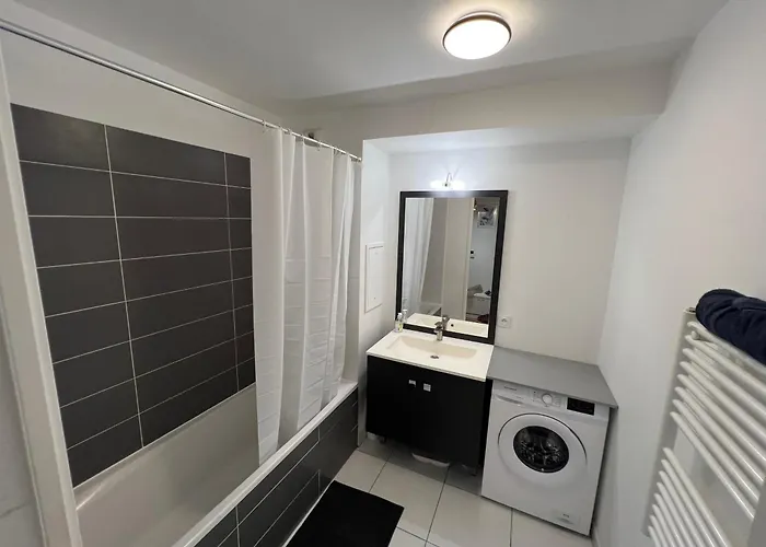 Havre Paisible Pres De Paris - Terrasse Vue Jardin Avec Oiseaux, Parking Double Portail Et Ascenseur Direct, Metro 13 A 6 Min A Pied