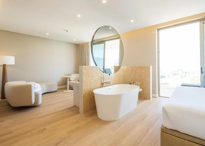 Castelo Suites Hotel