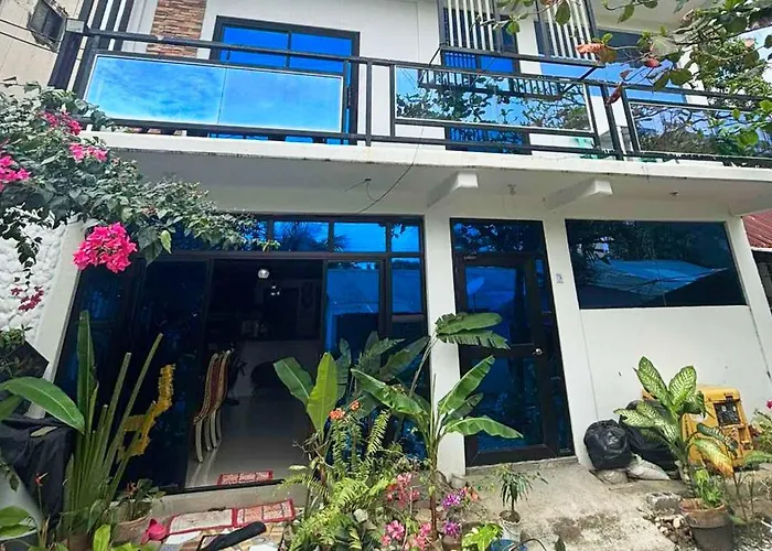 Thrivers Hometel White Beach Puerto Galera