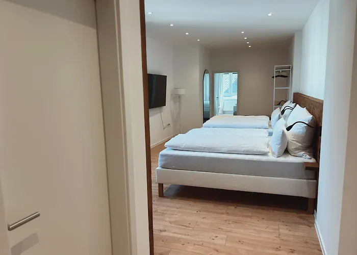 Hozo - Designer Apartments, Near Station, Parking