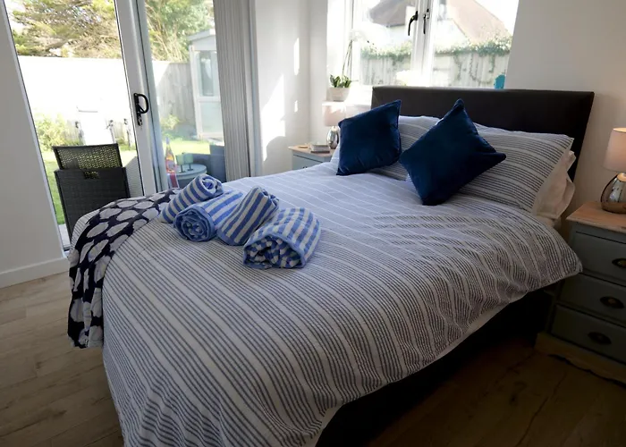 Villa Maria Southbourne - 2 Mins To Beach - Coastal - Dog-Friendly - Modern Luxury - Large Private Garden - Private Access - Parking