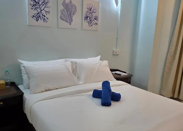 Sunset Beach Retreat & Beach Bistro