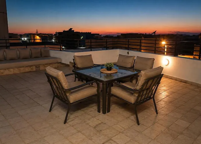 Private Group Retreat Villa,Heated Pool & Comfort Stay