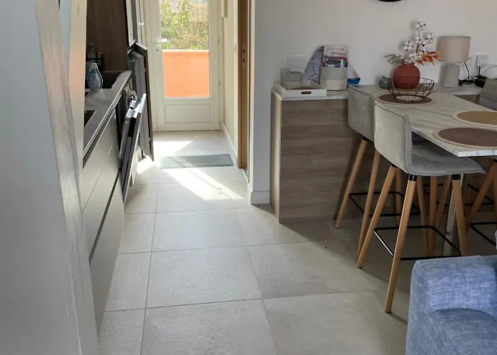 Appartement Classe 3 Etoiles Face A La Plage De La Nartelle Avec Place De Parking Privative