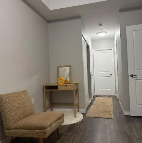 One-Bedroom Apartment With Den With Amazing Views Of Hamilton