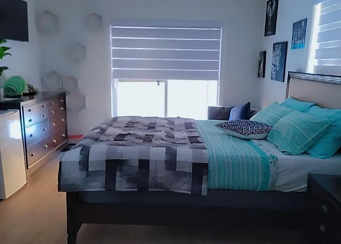Modern Suite Near Hamilton Airport