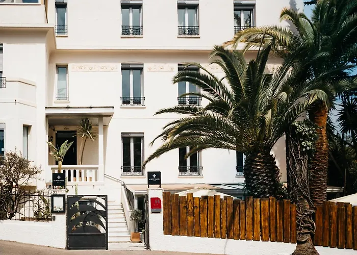 Hotel Le Petit Castel