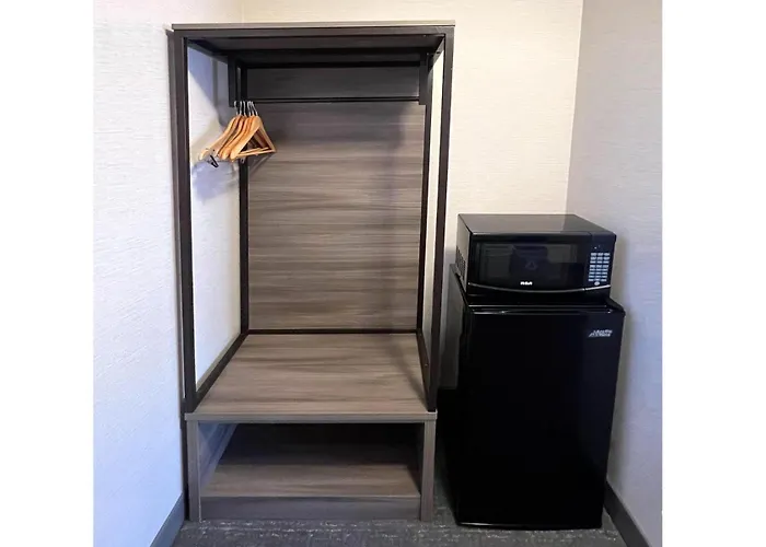 North Vancouver Hotel
