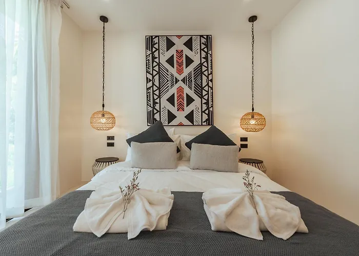 Staylar Sunrise Palms Villas