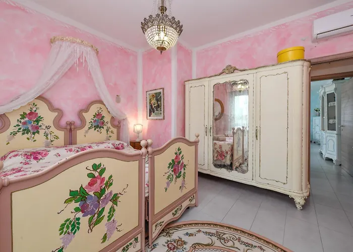 Le Bouganville Apartment- Downtown & Close To The Beach