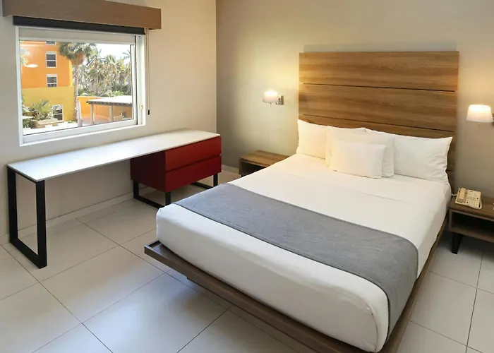 City Express Plus By Marriott Cabo San Lucas
