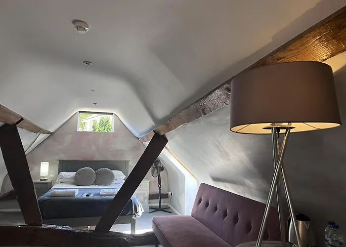 The Red Lion & Cellar Room, Betchworth