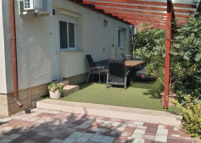 Adam Apartman
