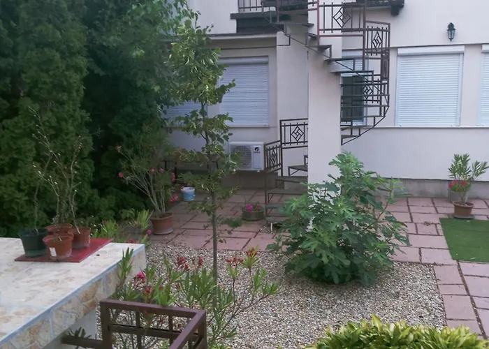 Adam Apartman