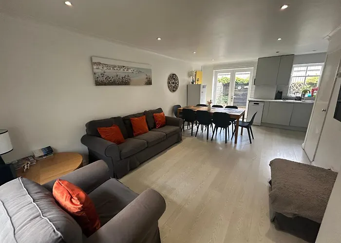 Brighton Central Home With Parking