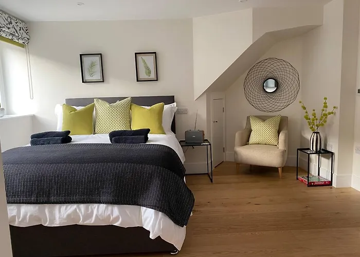 New Studio Apartment - Minutes Walk To Cathedral