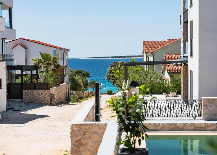 Lili Rose Mandre - Sea View & Beach 70M, Family Apartments