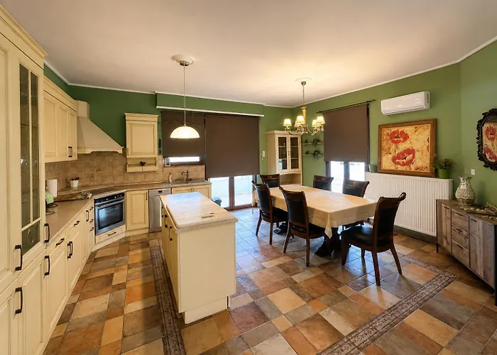 Peaceful Retreat - Kefalos Stay With Patio Views & Gym