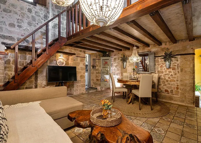 George & Alexandra'S Apartments