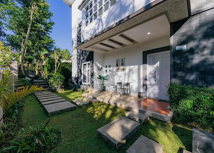 The Lavana Signature Villa Herrera Puncak