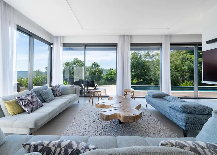 Architect-Designed House Heated Pool And Sea View