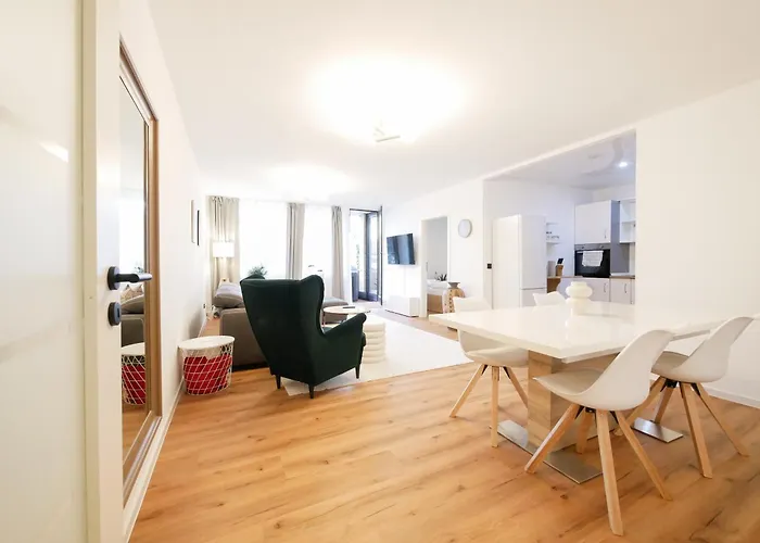 61 M2 Erdgeschosswohnung Mit Eigenem Parkplatz Vorm Haus