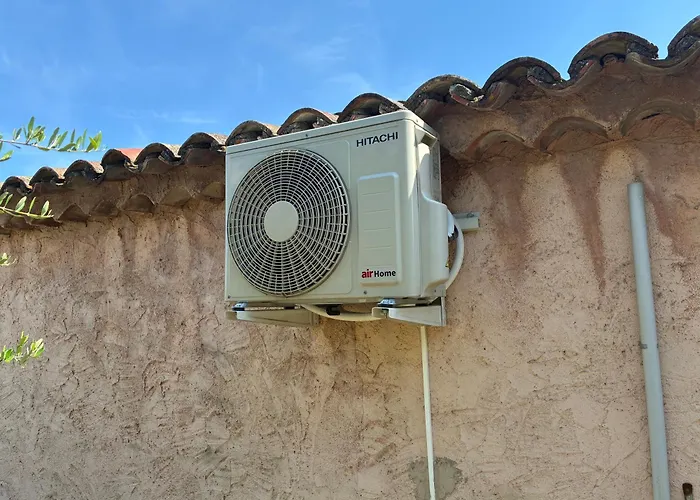 Location Climatisee, Piscine, Chiens Acceptes, Jardin Cloture, Parking, Provence , Wifi