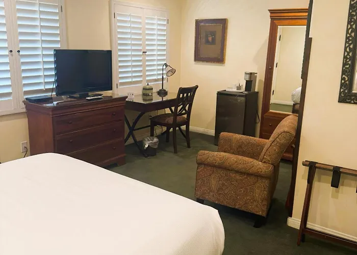 Castillo Inn At The Beach