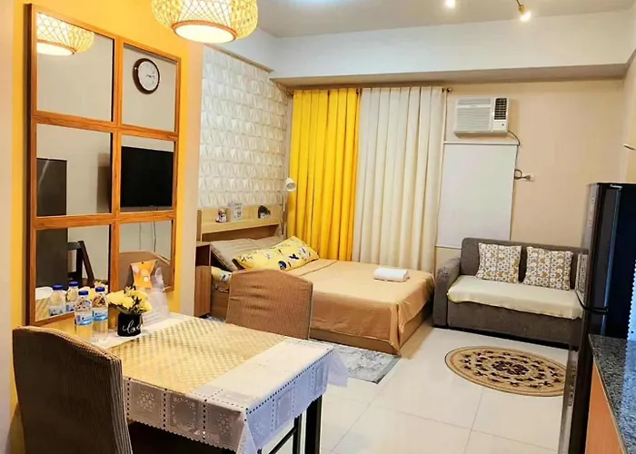 House Of B&Y At 101 Newport Across Naia T3