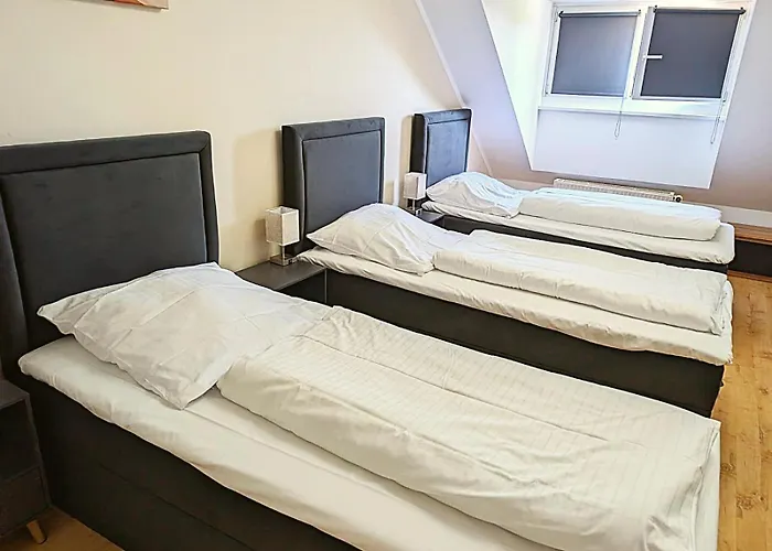 Moderne Dachgeschosswohnung Bis 6 Personen - Parkplatz - Waschmaschine