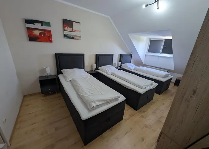 Moderne Dachgeschosswohnung Bis 6 Personen - Parkplatz - Waschmaschine