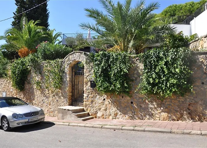 Villa Besides The Sea - 3 Bedrooms