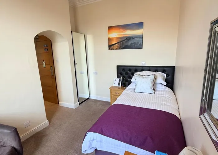 Queenswood Hotel