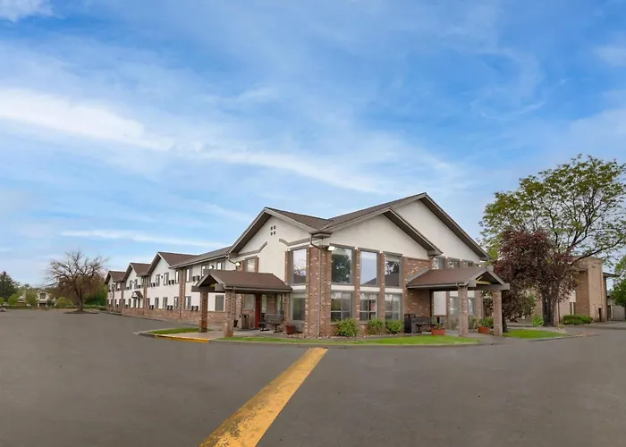 Super 8 By Wyndham Longmont/Twin Peaks