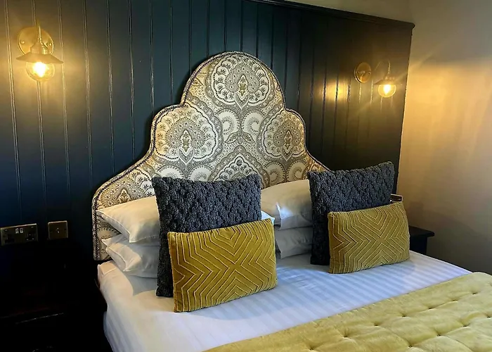 Lochside Hotel