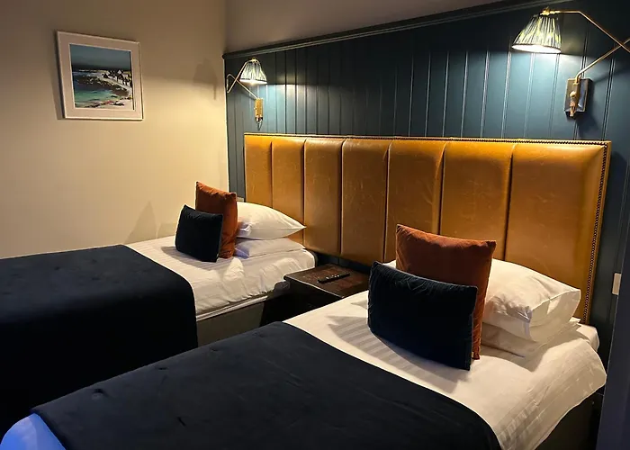 Lochside Hotel