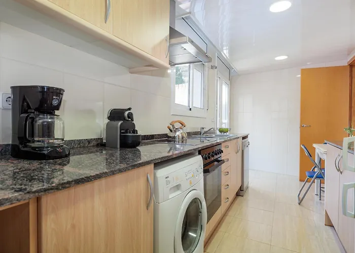 Lets Holidays Big Terrace House And 2 Parking