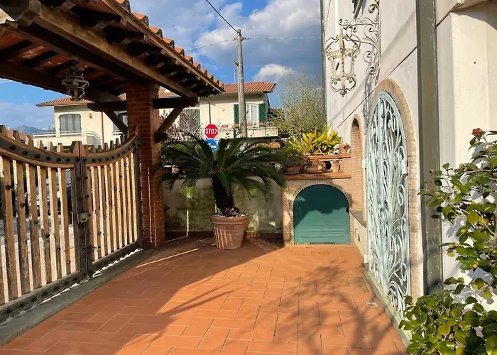 Raffinato Attico Vicino Al Mare Con Solarium Lido Di Camaiore